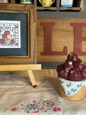 Vintage Country Apple Decor Set: Framed Print, Wooden Sign, & Shaker Set